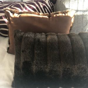✨✨✨Faux Fur accent pillow Chocolate/Espresso
